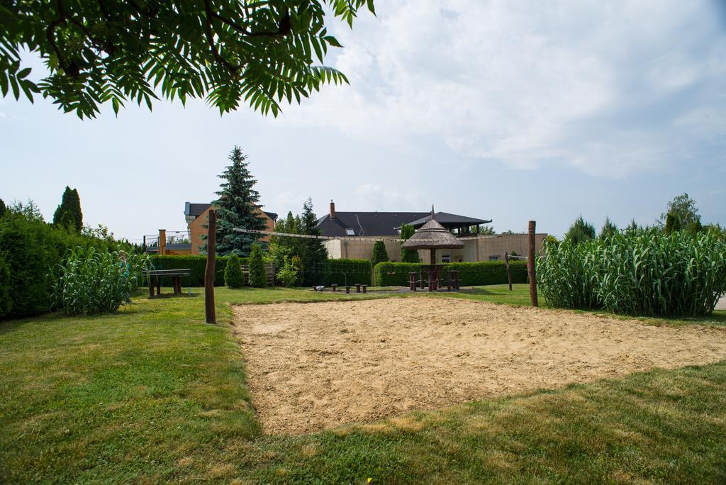 Hotel Az Idill Cserszegtomaj Exterior foto